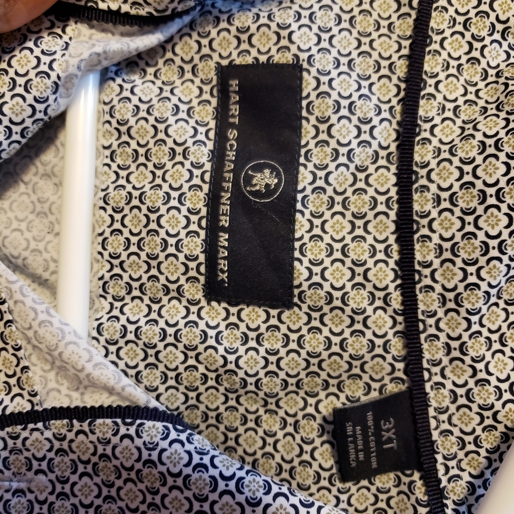 Button down - Picture 2 of 2